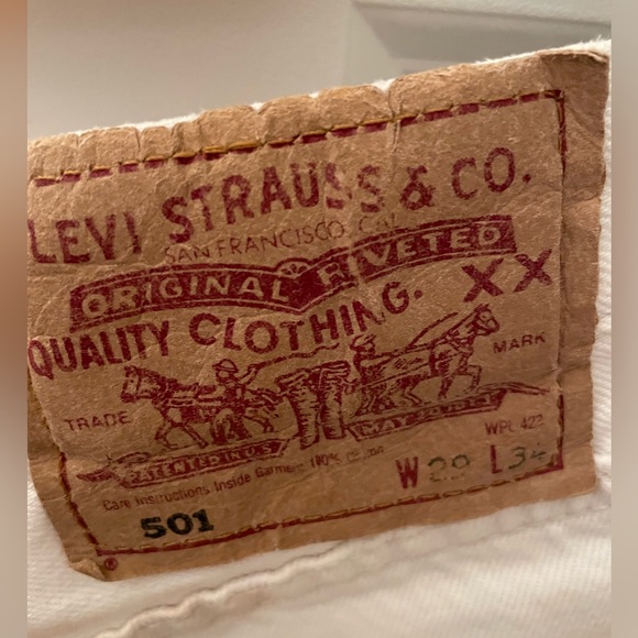 Levi’s White Denim Shorts with fun pattern detail! - Picture 2 of 6